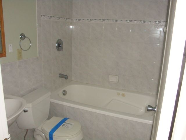 910 15th Ave NE, Rochester, MN 55906