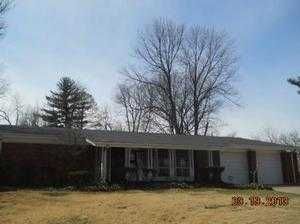 605 Millstone Dr, Florissant, MO 63033