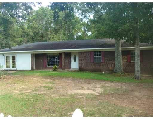 203 Live Oak Dr, Lucedale, MS 39452