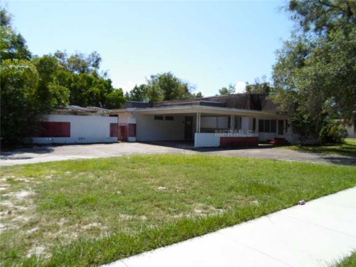 602 N Saint Clair Abrams Ave, Tavares, FL 32778