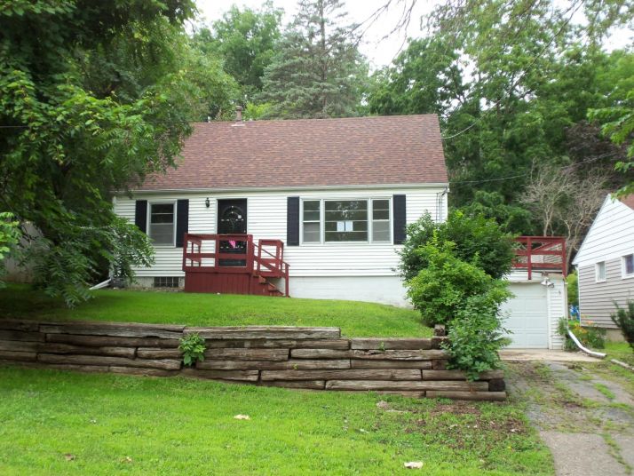 305 21st Ave SW, Rochester, MN 55902