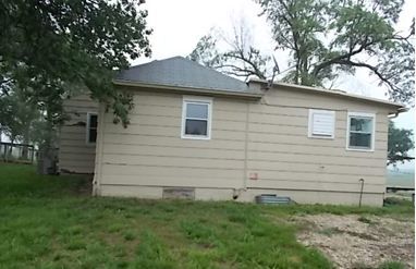 310 S 122nd St, Bonner Springs, KS 66012