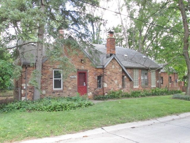 27740 Independence St, Farmington, MI 48336