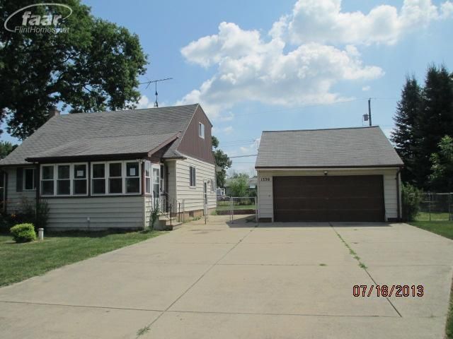 1330 Schafer Dr, Burton, MI 48509