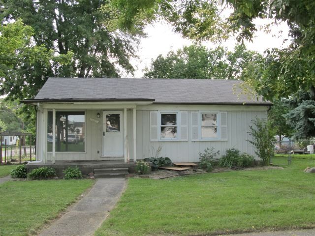 25260 Reeck Rd, Trenton, MI 48183