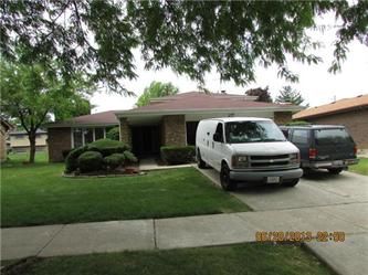 810 Campus Ave, Matteson, IL 60443