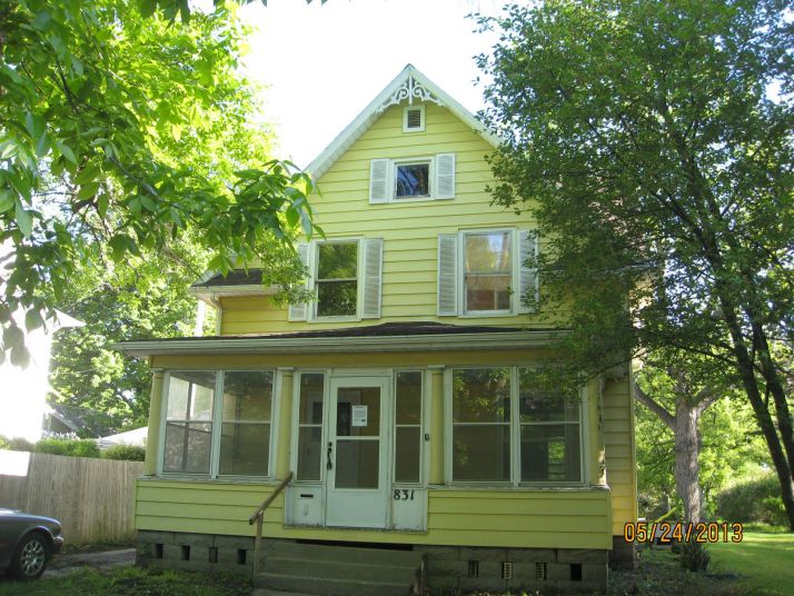 831 8th St, Ames, IA 50010