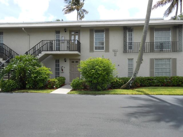 215 Palm Dr Apt 2, Naples, FL 34112