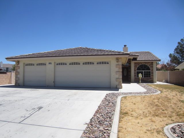 12835 Briarcliff Drive, Victorville, CA 92392