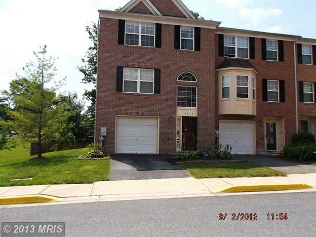 8239 Dellwood Ct, Lanham, MD 20706