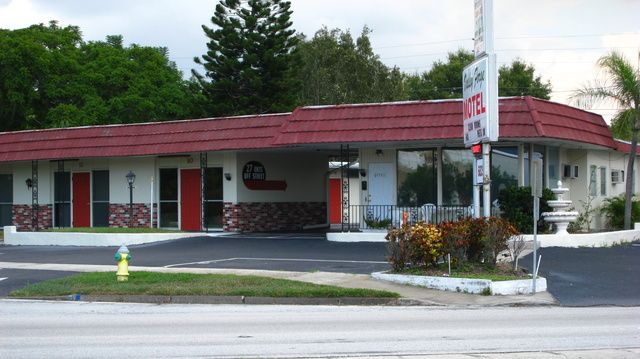 6825 Central Ave, Saint Petersburg, FL 33710