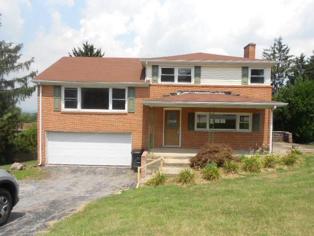 2615 Eastwood Dr, York, PA 17402