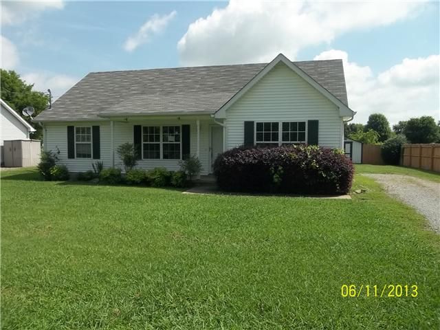 196 Stones River Ln, Murfreesboro, TN 37128