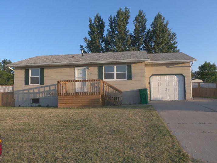 110 Sturgis Loop, Bismarck, ND 58504