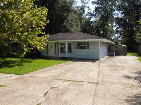 240 Eighth St Drive, Ponchatoula, LA 70454