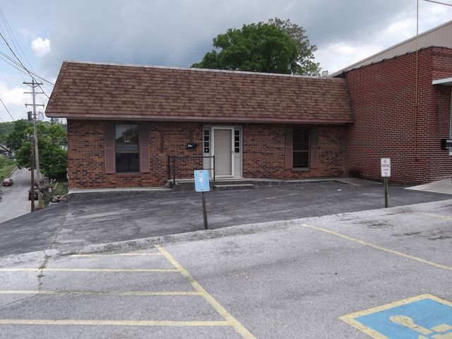 132 3rd Ave West, Carthage, TN 37030