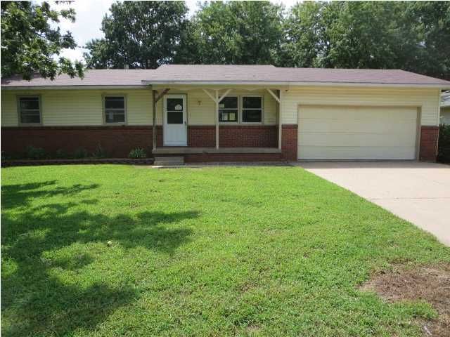 1401 Mundell Dr, Mulvane, KS 67110