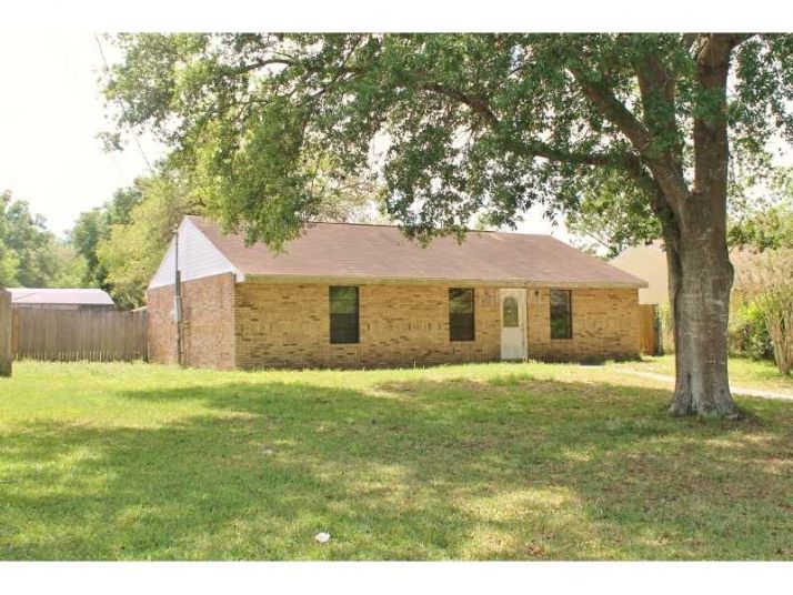 23744 Oak Ln, Sorrento, FL 32776