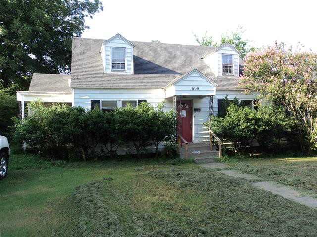 609 W 24th St, Ada, OK 74820