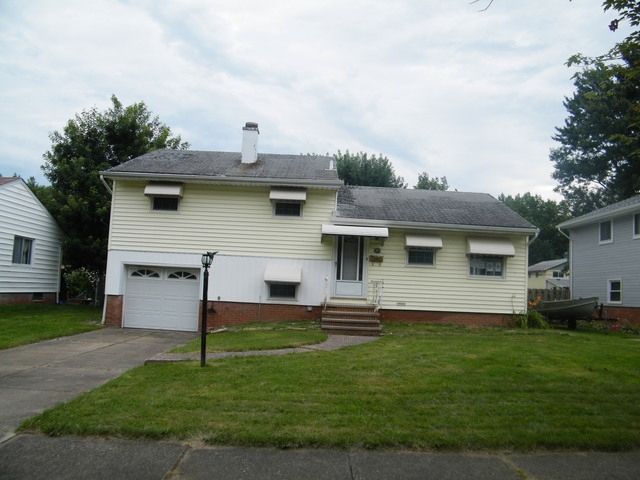 5895 Doxmere Dr, Cleveland, OH 44130