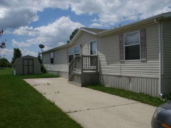 24703 Canyon circle, Flat Rock, MI 48134