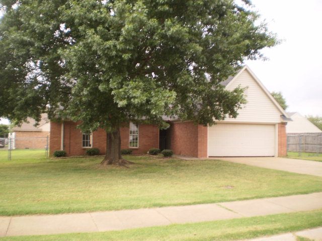 3432 Golden Oaks Dr, Horn Lake, MS 38637