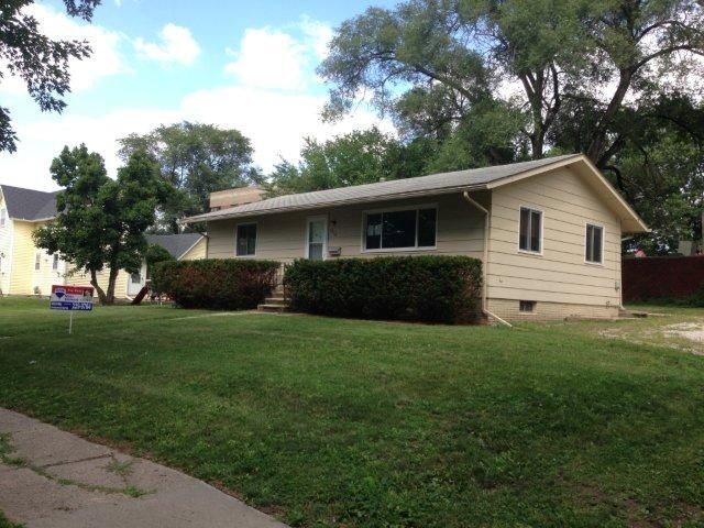 818 8th St N, Chariton, IA 50049