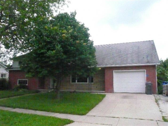 1520 River Dr, Watertown, WI 53094