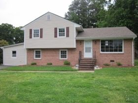 716 Lakeview Ave, Colonial Heights, VA 23834
