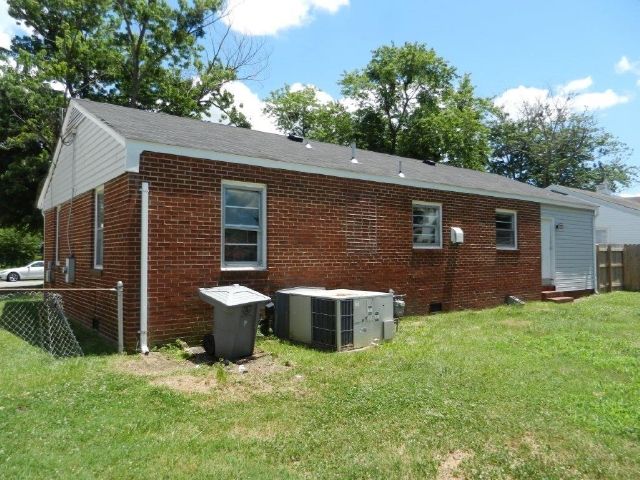 225 Dover Rd, Hampton, VA 23666