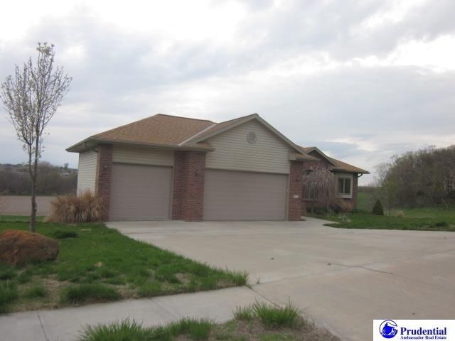 911 Southridge Dr, Louisville, NE 68037