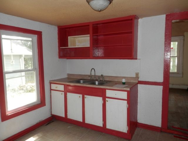 931 W Webster St, Springfield, MO 65802