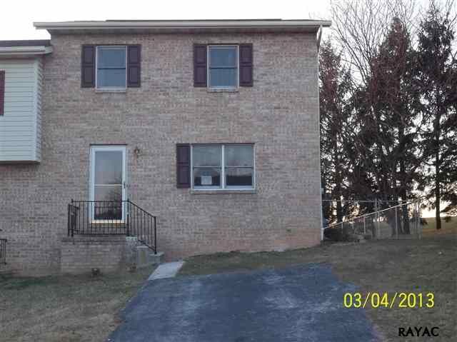 33 Pinewood Cir, Hanover, PA 17331