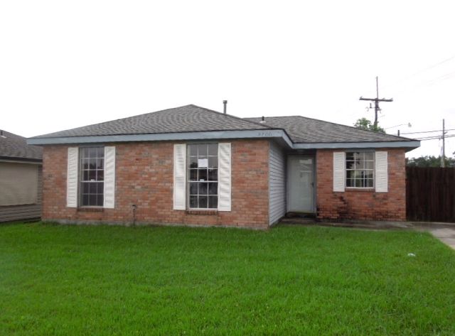 2700 Bayou Teche Dr, Marrero, LA 70072