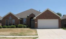 514 Crownpoint Ln Arlington, TX 76002