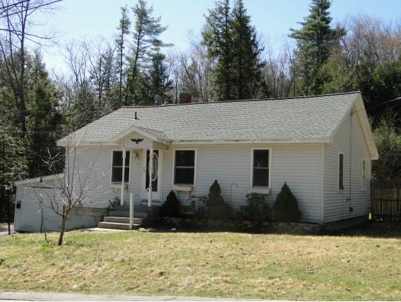 69 Pleasant St, Plymouth, NH 03264