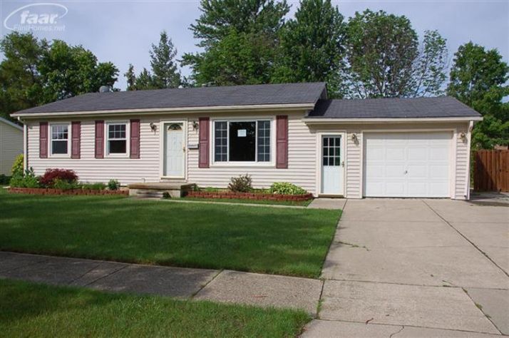 800 Hemlock Dr, Davison, MI 48423
