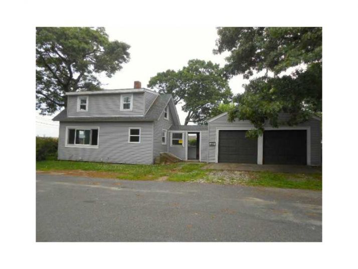 23 Beach Point Dr, Riverside, RI 02915