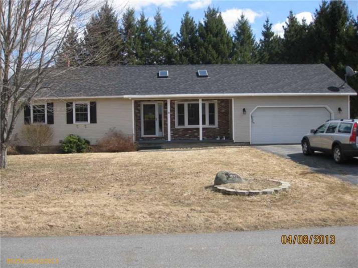 36 Hillside Dr, Hampden, ME 04444