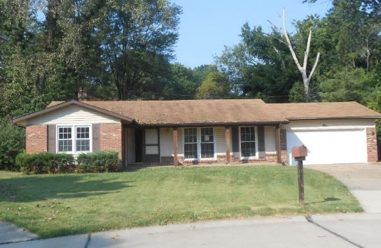 4 Fox Mill Ct, Florissant, MO 63033