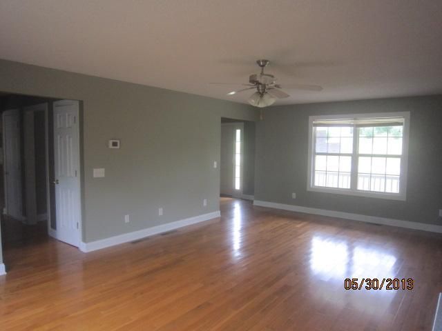 8695 Wolf Creek Dr, Winston, GA 30187
