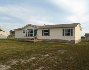 407 W 1st St, Adrian, MO 64720