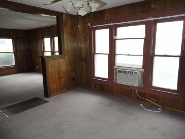 208 E 5th St, Adrian, MO 64720