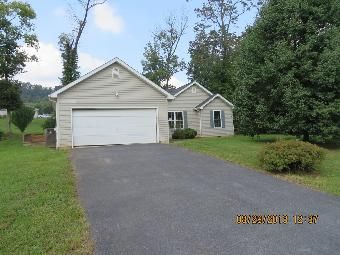 56 Lemen Ct, Hedgesville, WV 25427