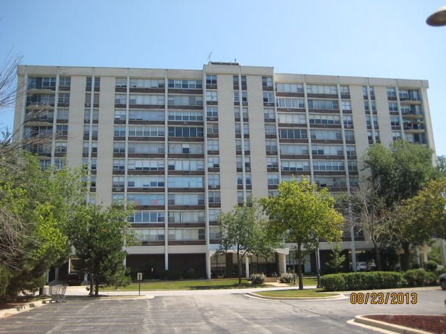 33 N Main St Apt 4c, Lombard, IL 60148