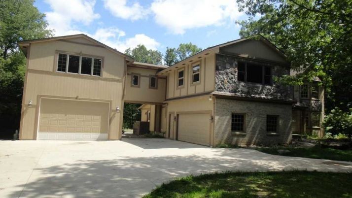 10649 Oakhill St, Fenton, MI 48430