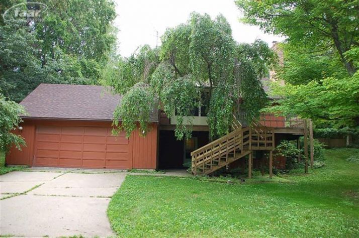 10104 Denton Hill Rd, Fenton, MI 48430