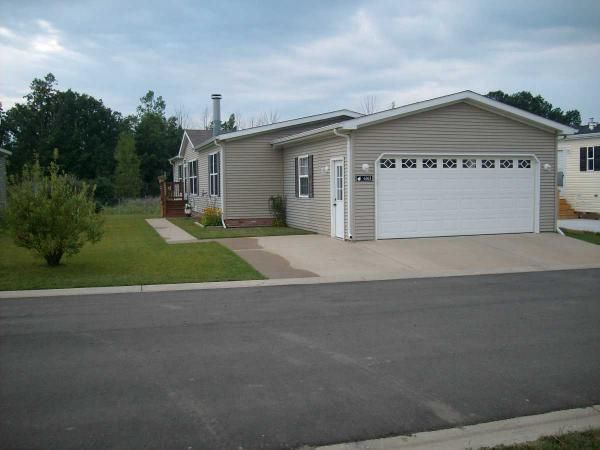6363 Kingsway Drive, Fenton, MI 48430