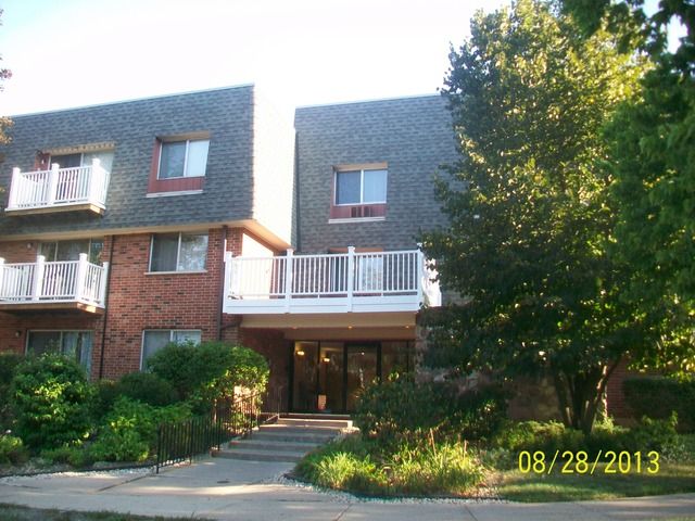 904 Ridge Sq Apt 110, Elk Grove Village, IL 60007