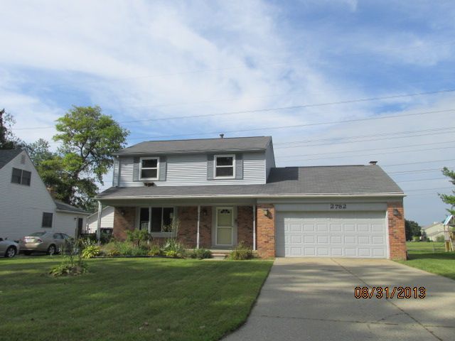 2782 Regency Dr, Lake Orion, MI 48359